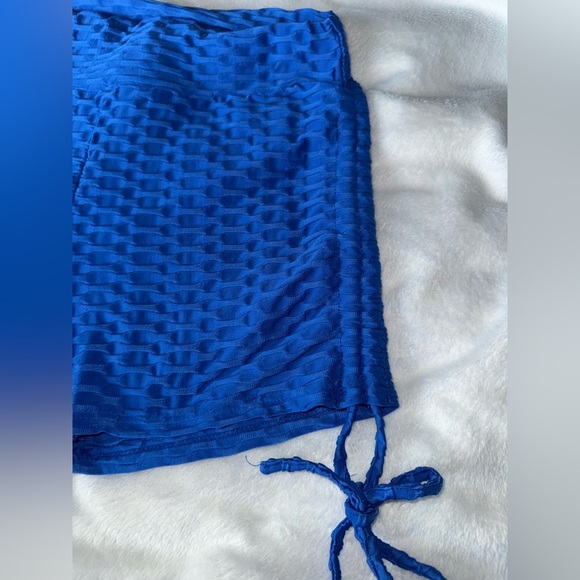 Rue21 Vibrant Blue Ribbed Material - Picture 2 of 4